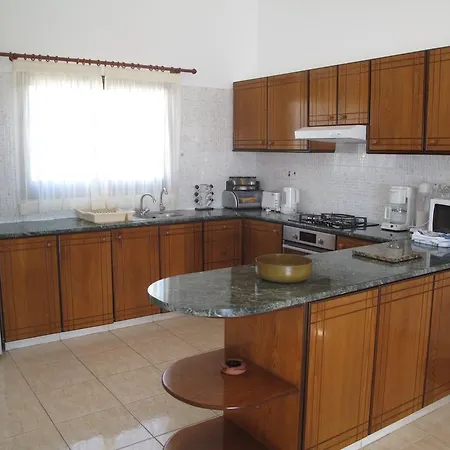 Chriseleni Latchi Βίλα Πόλη