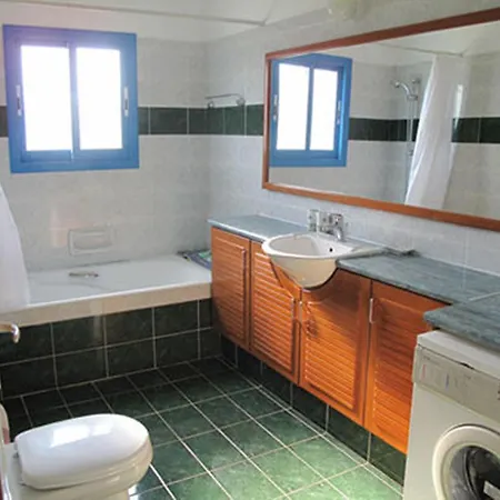 Chriseleni Latchi Πόλη