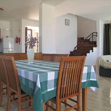 Chriseleni Latchi Πόλη