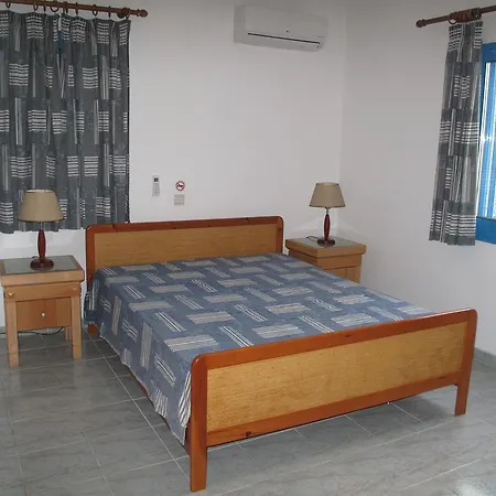 Chriseleni Latchi * Πόλη