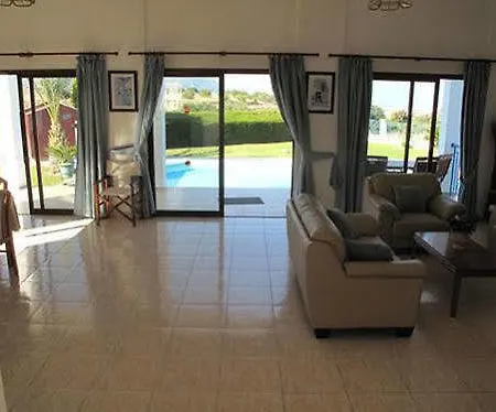 Chriseleni Latchi Βίλα *