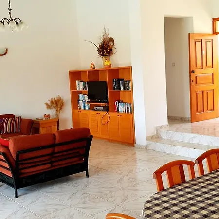 Chriseleni Latchi Βίλα