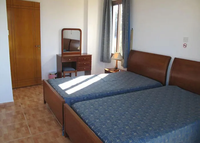 Chriseleni Latchi Polis