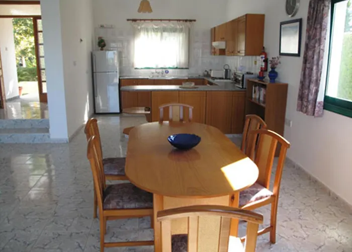 Villa Chriseleni Latchi *