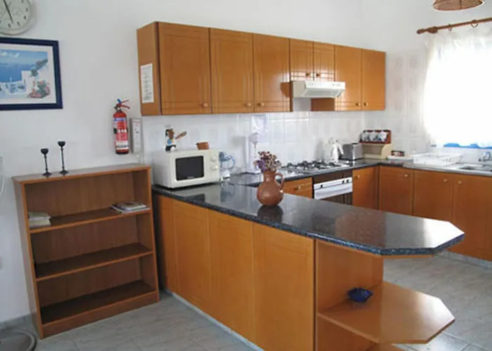 Chriseleni Latchi Polis