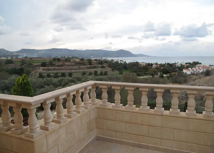 Chriseleni Latchi Polis