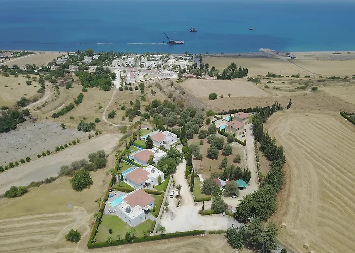 Chriseleni Latchi Polis