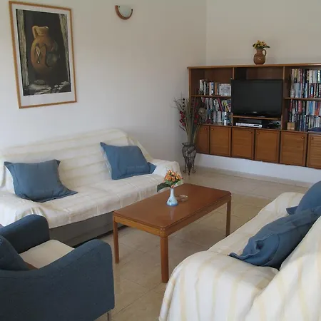 Chriseleni Latchi Polis