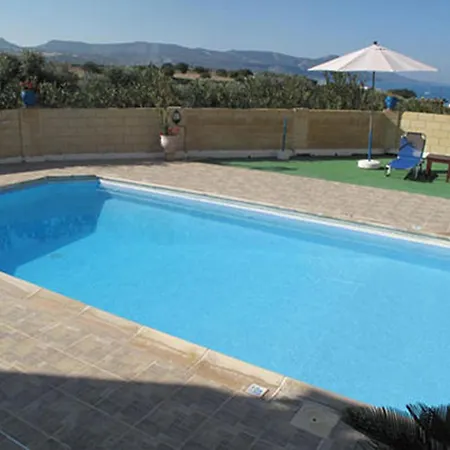 Chriseleni Latchi Polis