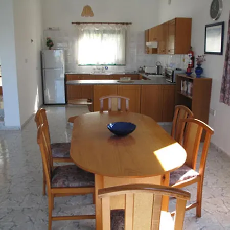 Villa Chriseleni Latchi *