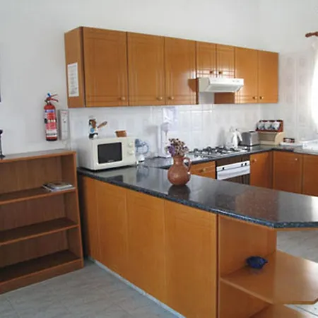 Chriseleni Latchi Polis