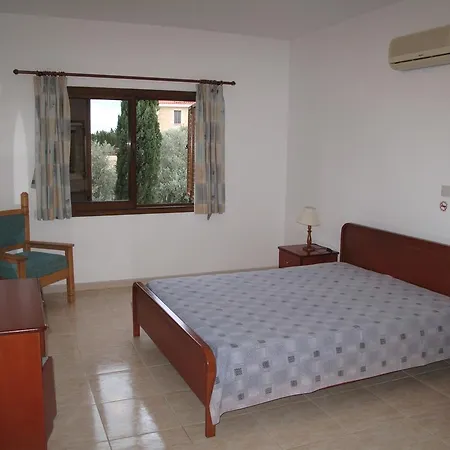 Chriseleni Latchi Villa *