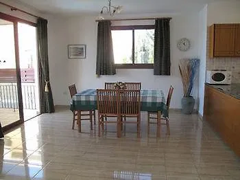 וילה Chriseleni Latchi