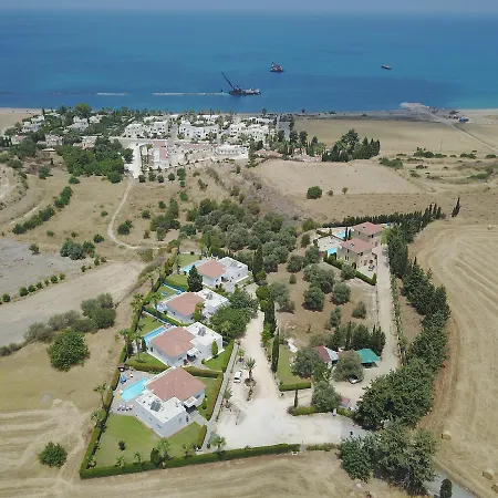 Chriseleni Latchi Polis