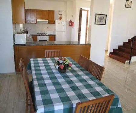 Chriseleni Latchi Polis