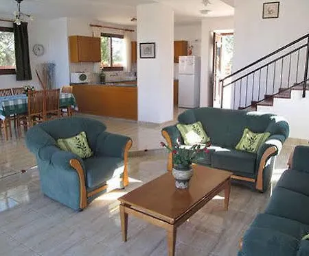 Chriseleni Latchi Polis