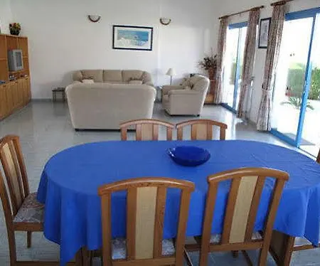 Chriseleni Latchi * Polis