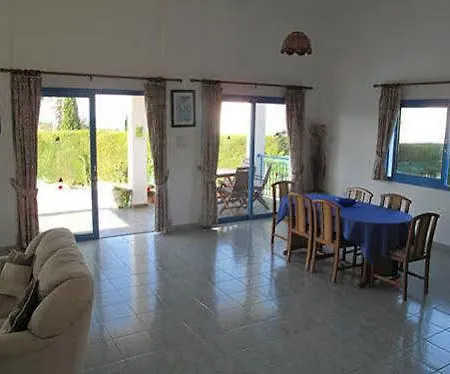 Chriseleni Latchi Polis