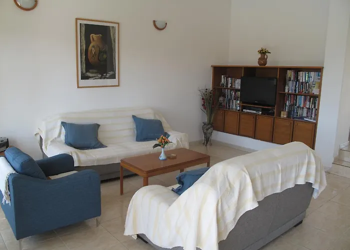 Chriseleni Latchi Villa