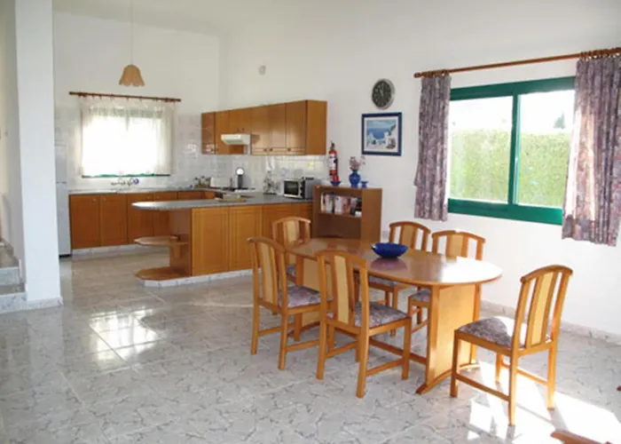 Chriseleni Latchi Polis