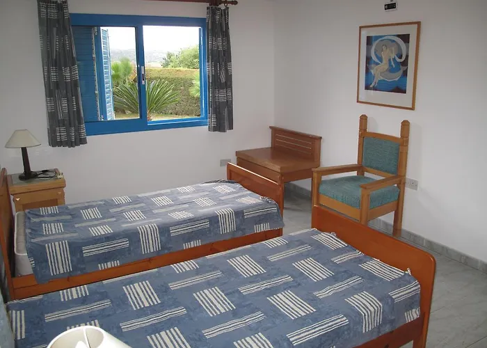 Chriseleni Latchi * Polis