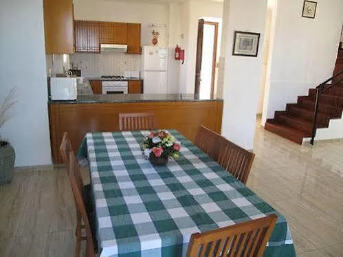 Chriseleni Latchi Polis