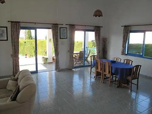 Chriseleni Latchi Polis